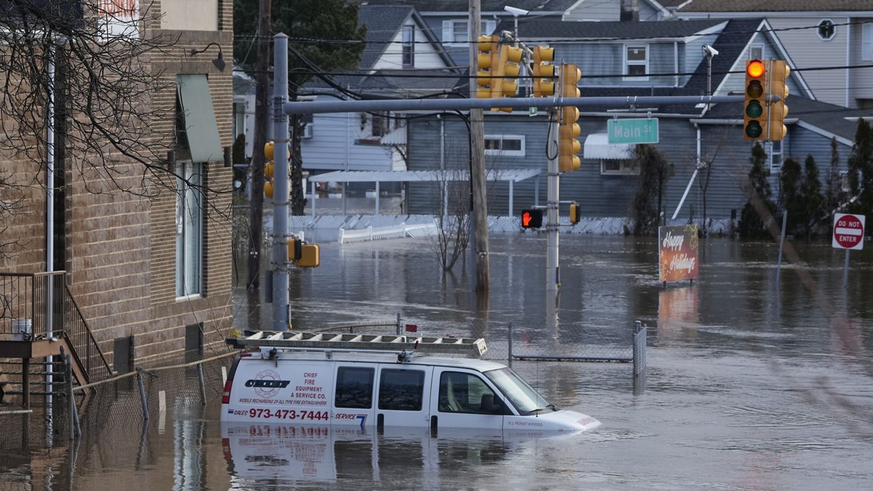 Long Island on High Alert: Flash Floods, High Winds, and Power Outages Predicted Tonight!